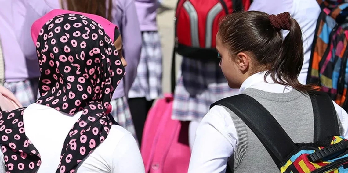  Güney'de serbest bırakılan başörtüsü Kuzey'de yasaklandı