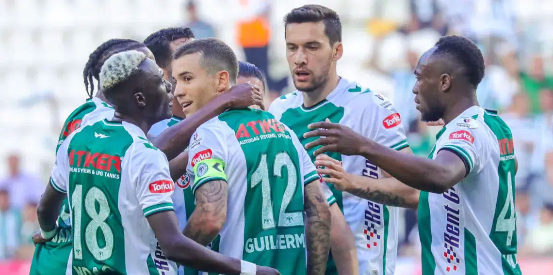 Konyaspor 10 kişiyle Başakşehir’i devirdi!