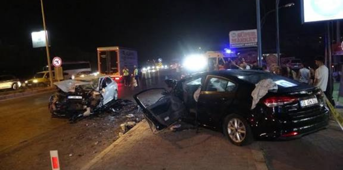 Antalya’da karayolunu savaş alanına çeviren feci kaza: 2 ölü, 2 yaralı