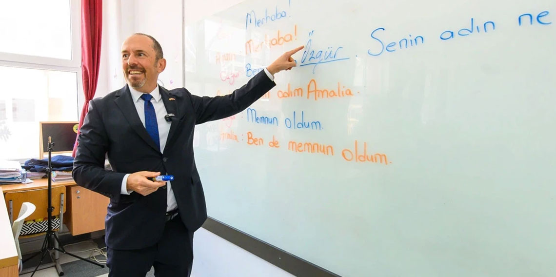 Türkçe Avrupa'da müfredata girdi! Okullarda ders olarak öğretilecek