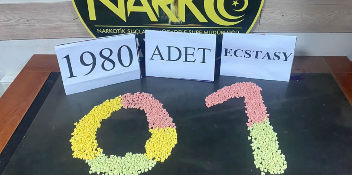 Adana'da hoparlörden 2 bine yakın uyuşturucu hap çıktı
