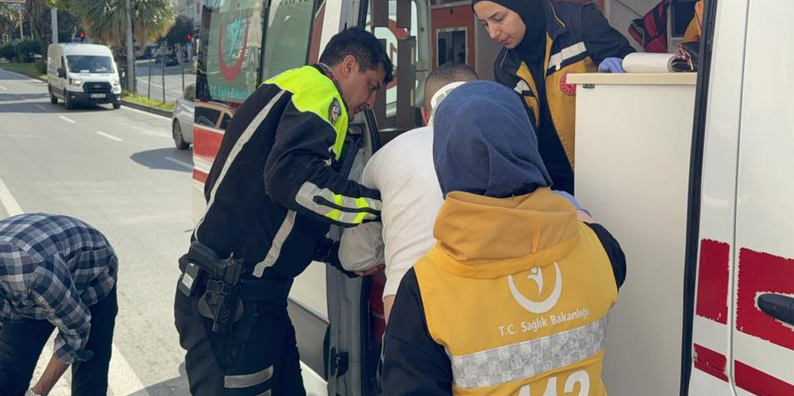 Samsun'da motosiklet devrildi: 2 yaralı