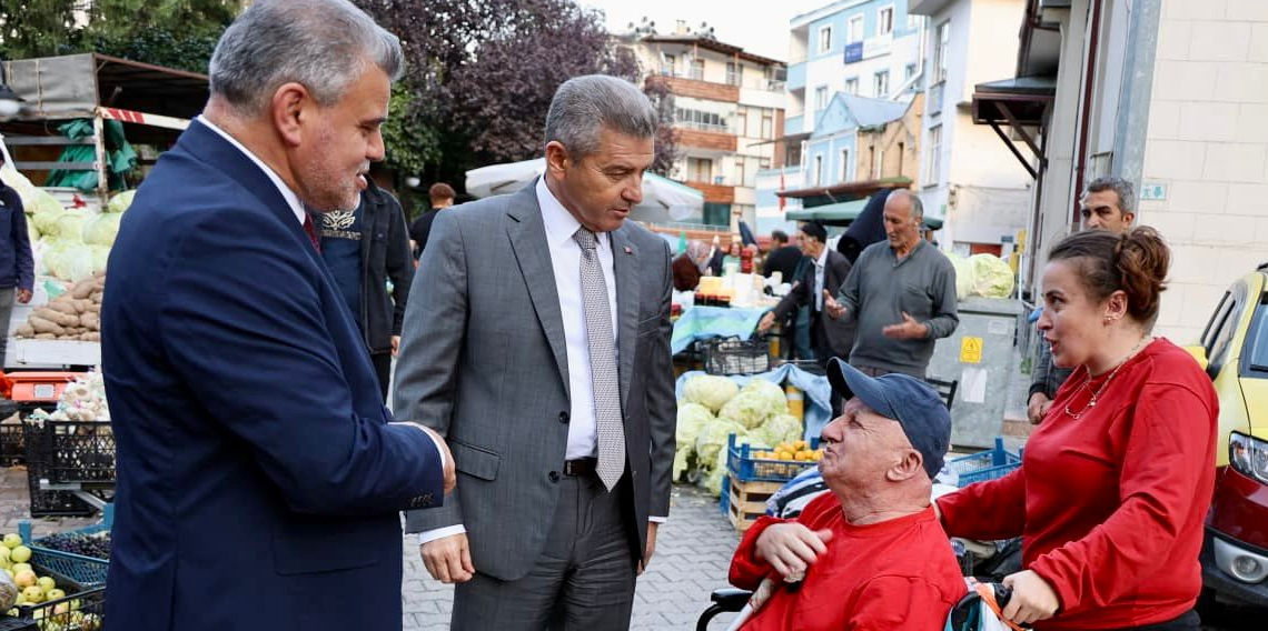 Artvin Valisi Ergün halk pazarı esnafını ziyaret etti