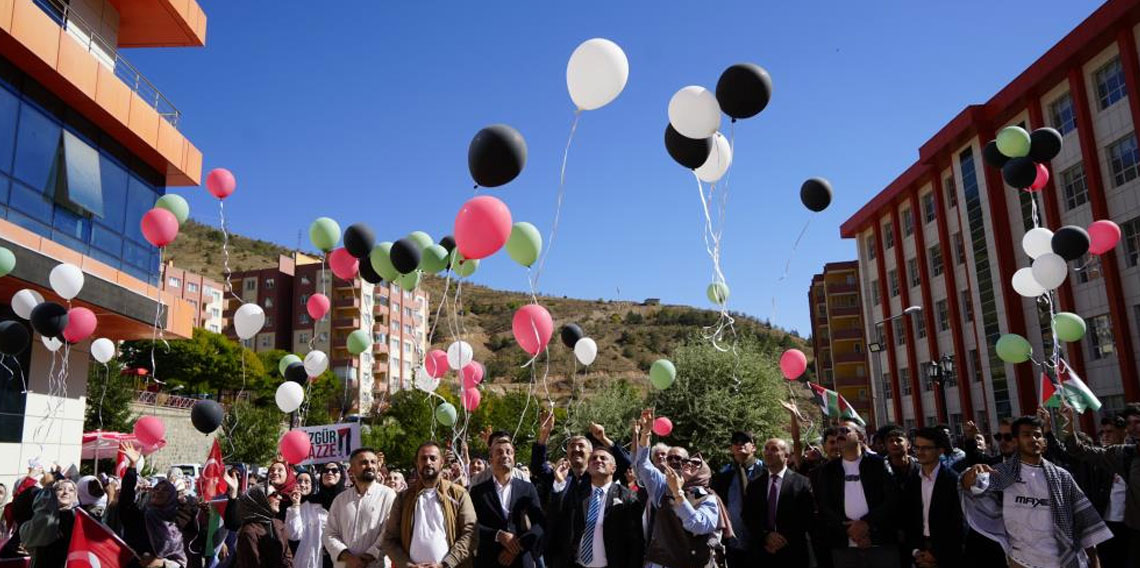 Gümüşhane’de Gazze için balonlar gökyüzüne bırakıldı