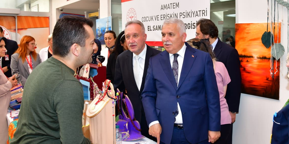 Vali Aziz Yıldırım AMATEM El Sanatları Sergisini Ziyaret Etti 
