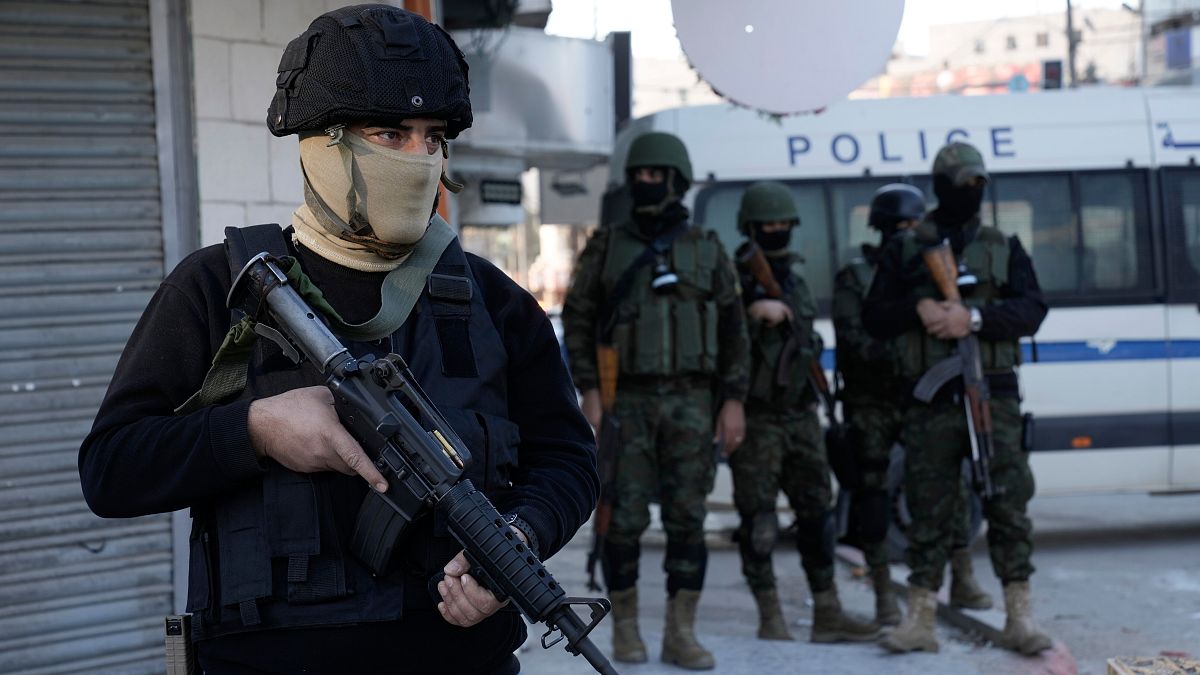 Filistin polisi Gazze’de yeniden görev başında