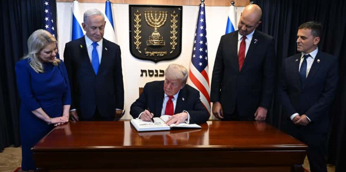 Trump, İsrail Meclisi’nde ziyaretçi defterini imzaladı
