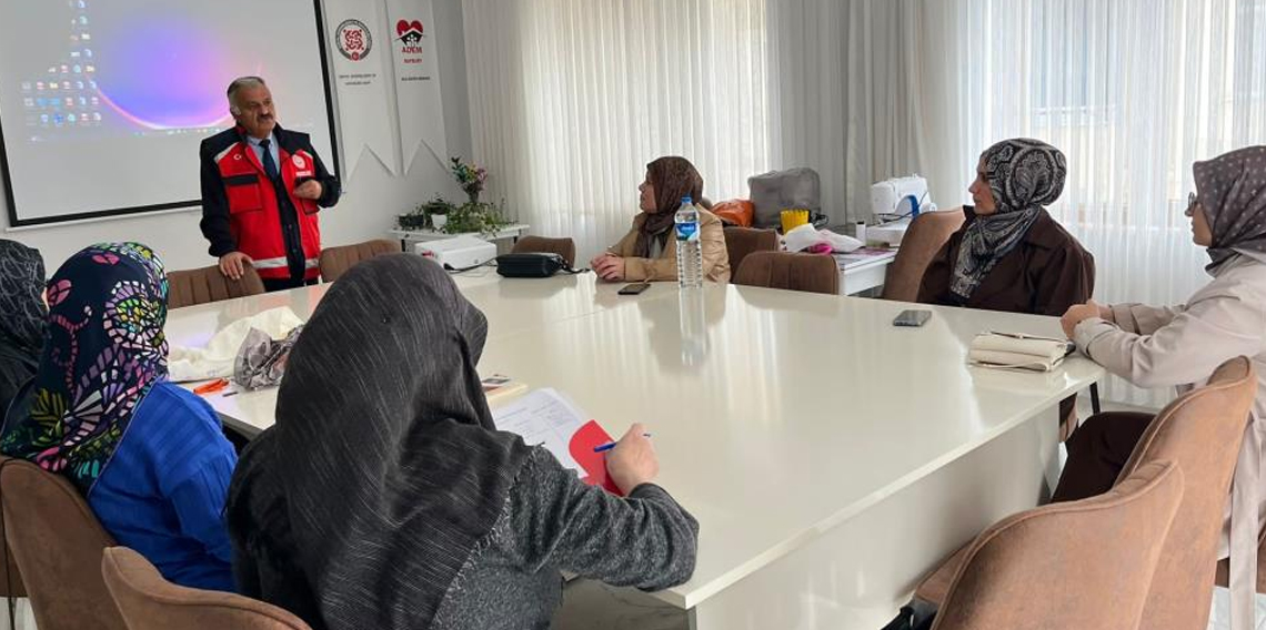 Sosyal hizmet personeline bakanlığın çalışmaları anlatıldı