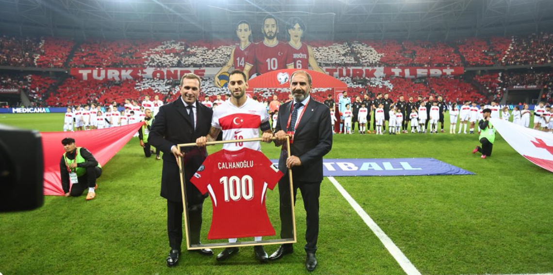 Hakan Çalhanoğlu 100'ler kulübüne girdi