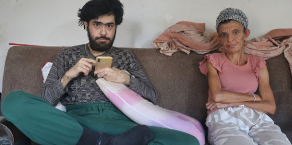 Telefon bağımlısı genç: 3 yıldır evden dışarı çıkmıyor
