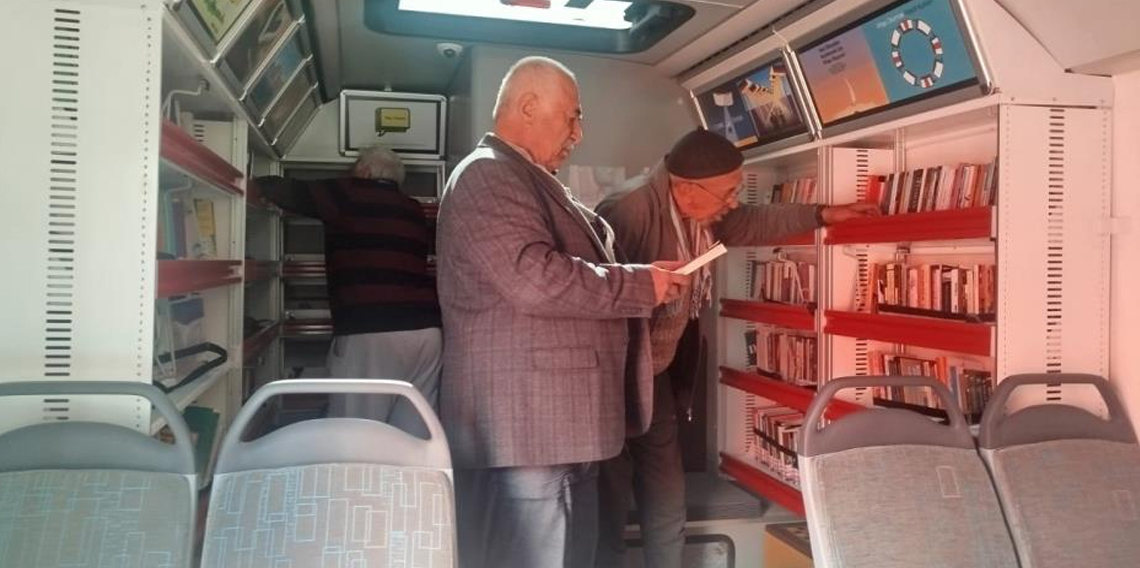 Bayburt'ta ‘Gezici Kütüphane' huzurevi sakinleriyle buluşturuldu
