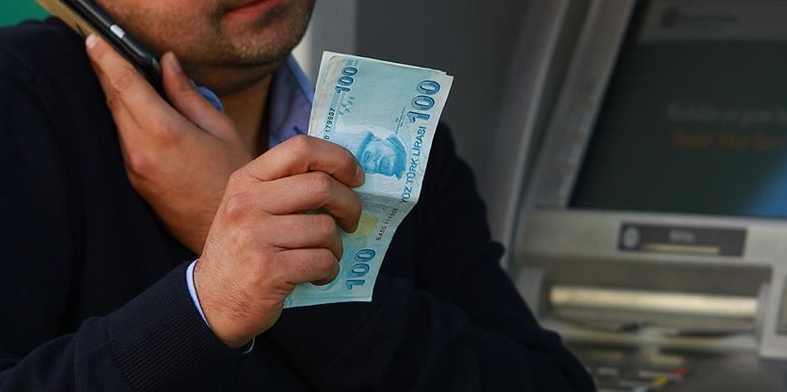 71 yaşındaki şahsı 600 bin lira dolandırdılar