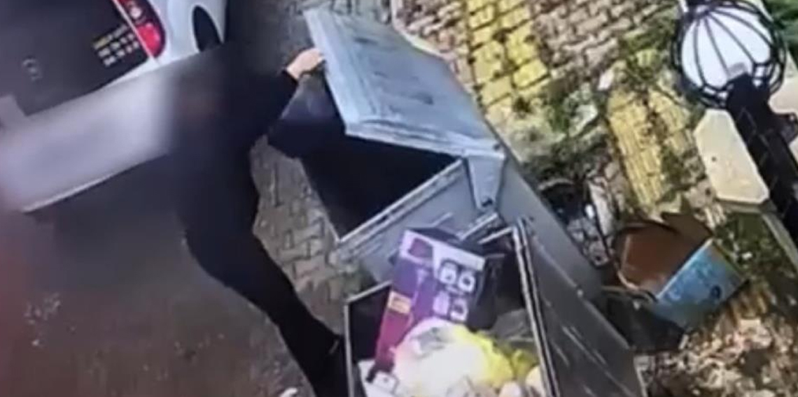 Çöp konteyneri içinde uyuşturucu teslimatı kameraya yansıdı