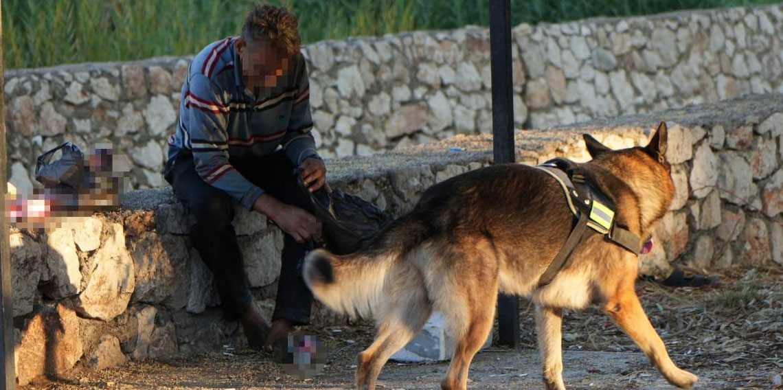 Alkolün etkisiyle su kanalına düştü, köpeğinin havlamasıyla fark edilerek kurtarıldı