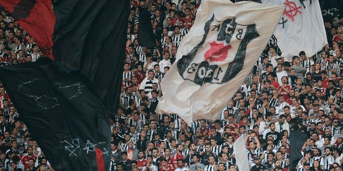 Beşiktaş Taraftarı; Demekki TV Başında Sallamakla Olmuyormuş