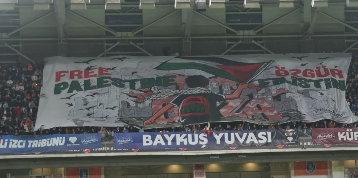 Başakşehir taraftarı Filistin'e destek oldu
