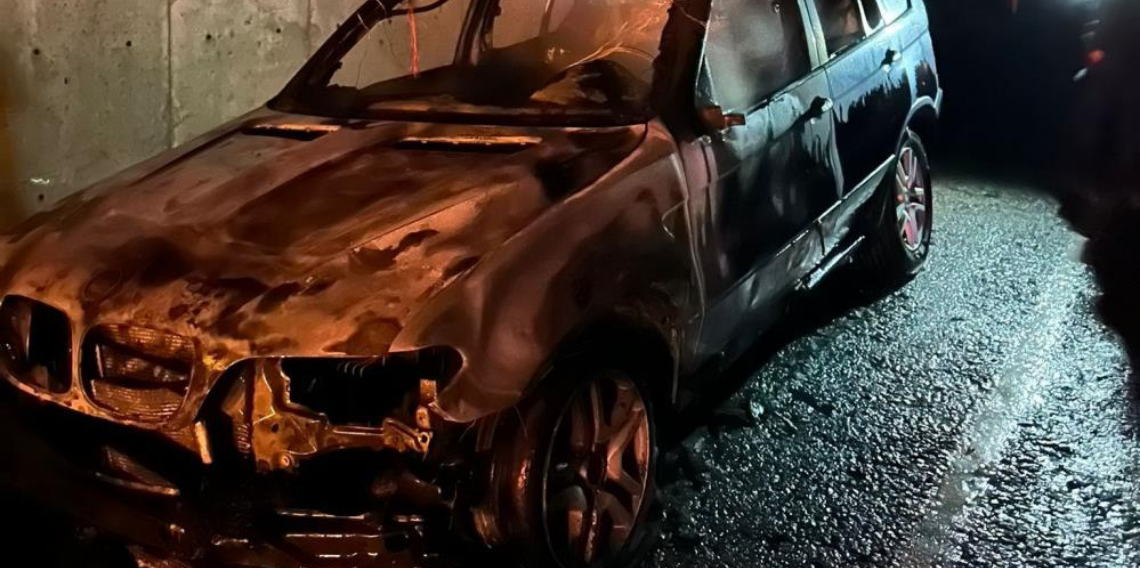 Sinop'ta yabancı plakalı araç küle döndü