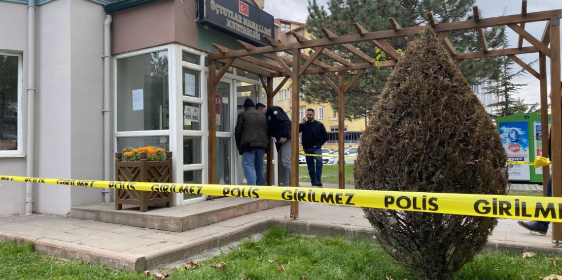 Motosikletli saldırgan muhtarlığa kurşun yağdırdı