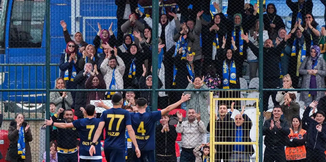 Küçükçekmece Sinop Spor’un Kadın Taraftarları Sosyal Medyanın Gündeminde!
