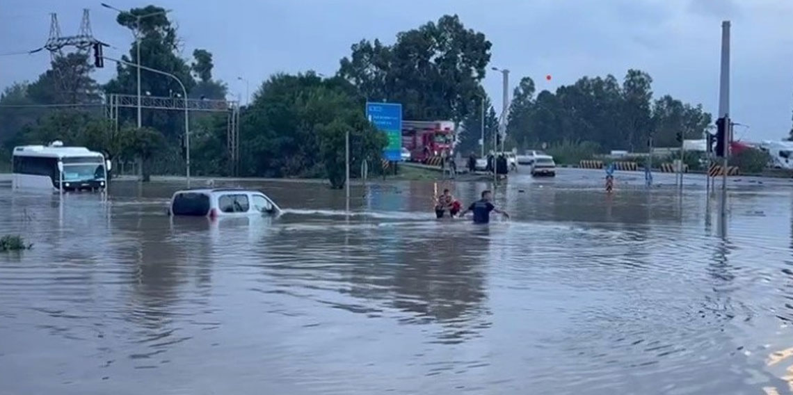 Denizde hortum çıktı, karada etkili olan yağış sele neden oldu