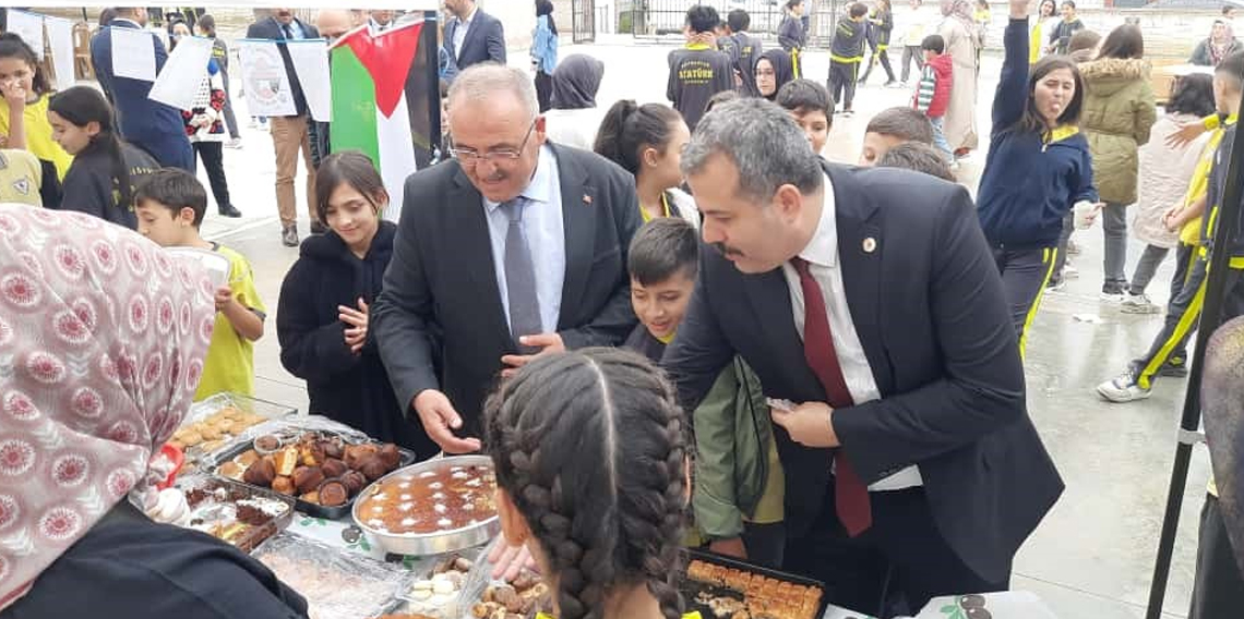 Öğrencilerden Filistin'e destek