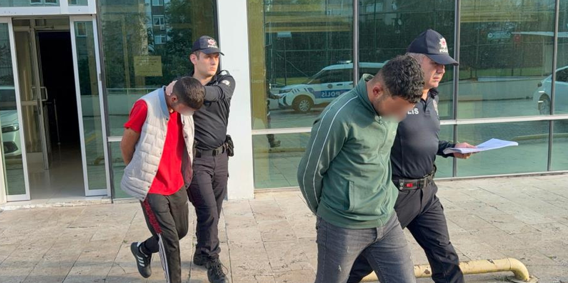 Samsun’da zorla gül satmak isteyen 2 kişi olay çıkartınca tutuklandı