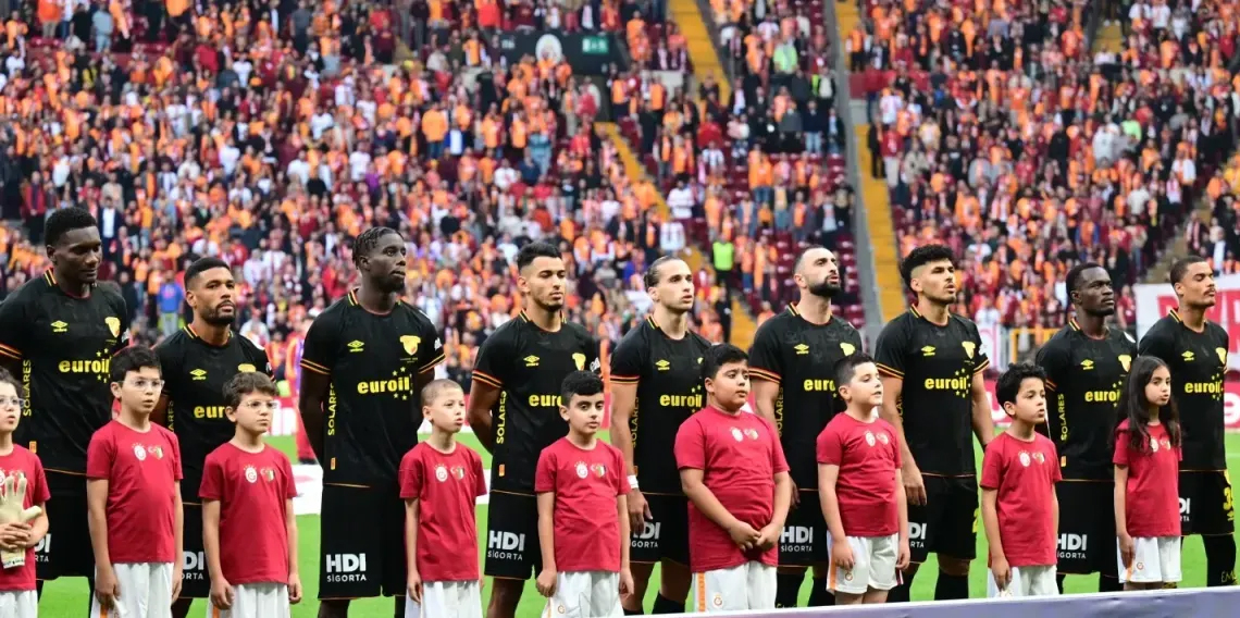 Galatasaray - Göztepe maçında Filistinli çocuklar seremonide