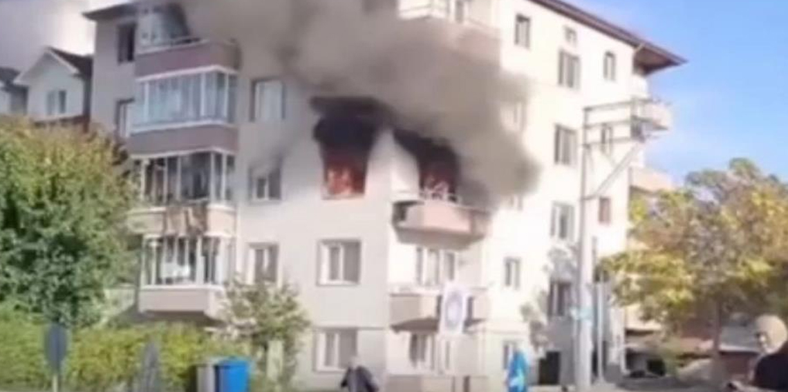 Bolu’da apartman dairesi alev alev yandı