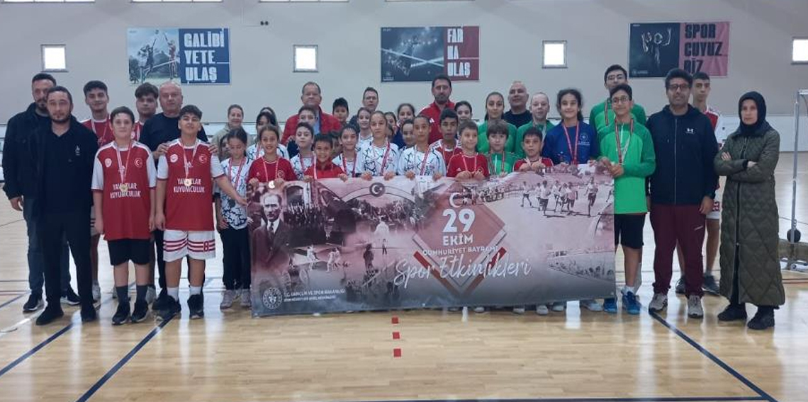 Badminton’da ikinci oldu