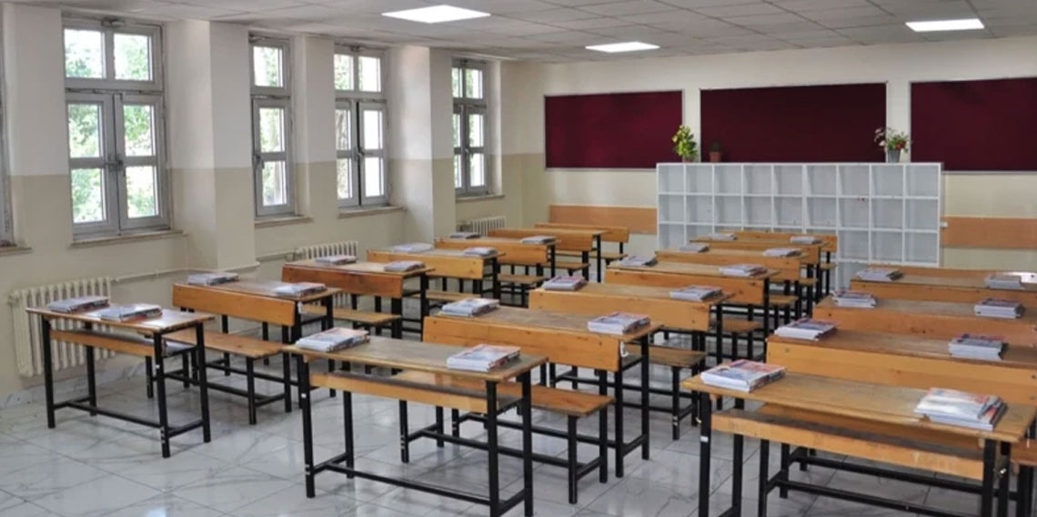 Okullar açılalı iki ay oldu, kitaplar hâlâ yok! Veliler ve Eğitim Sen’den tepki