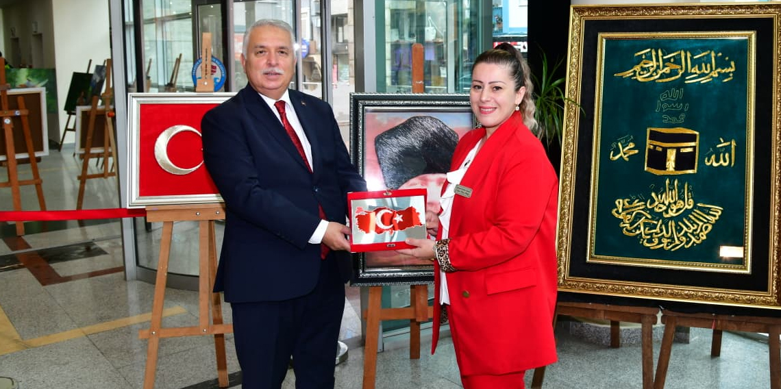 Vali Aziz Yıldırım “100+2 Şehirler Arası Resim Sergisi”ni Ziyaret Etti