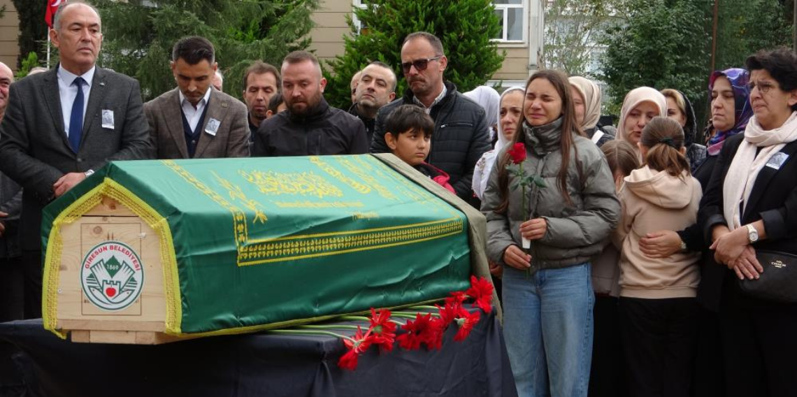 Giresun'da Kansere yenik düşen öğretmen için okulunda tören düzenlendi