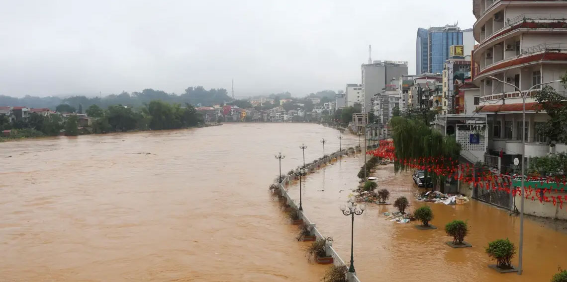Vietnam'da şiddetli yağışlar sel felaketine yol açtı: 10 ölü