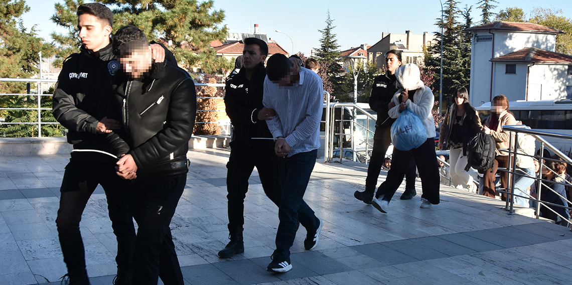 Öğretmen olacaktı, çete lideri oldu