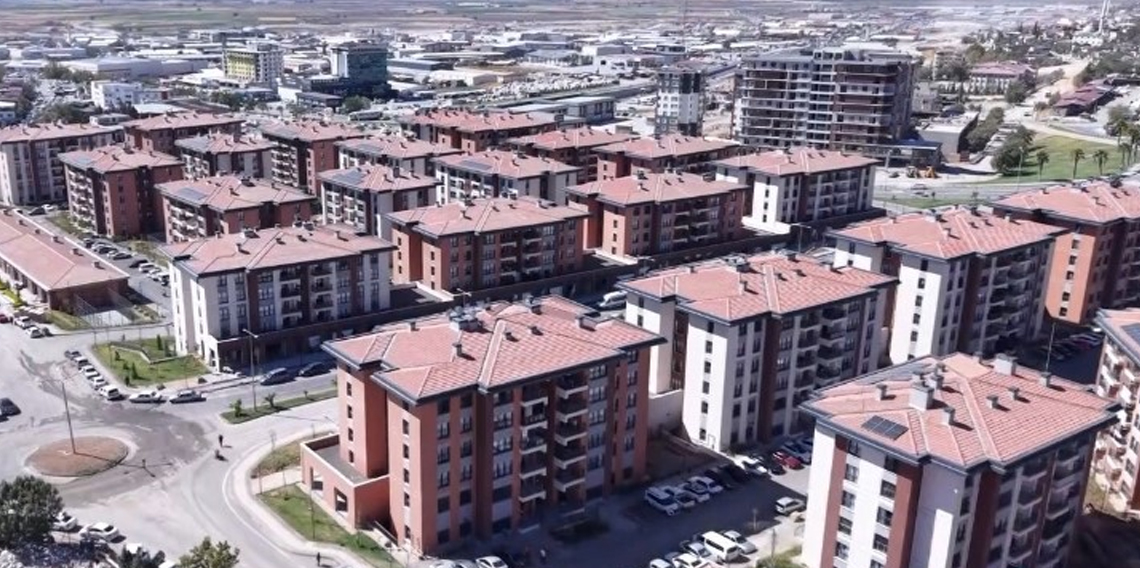 Depremin simgesi Ebrar Sitesi yeniden doğdu