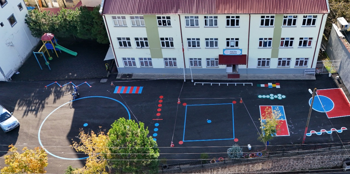 Trabzon'da Okul Bahçeleri Oyun Alanına Dönüyor