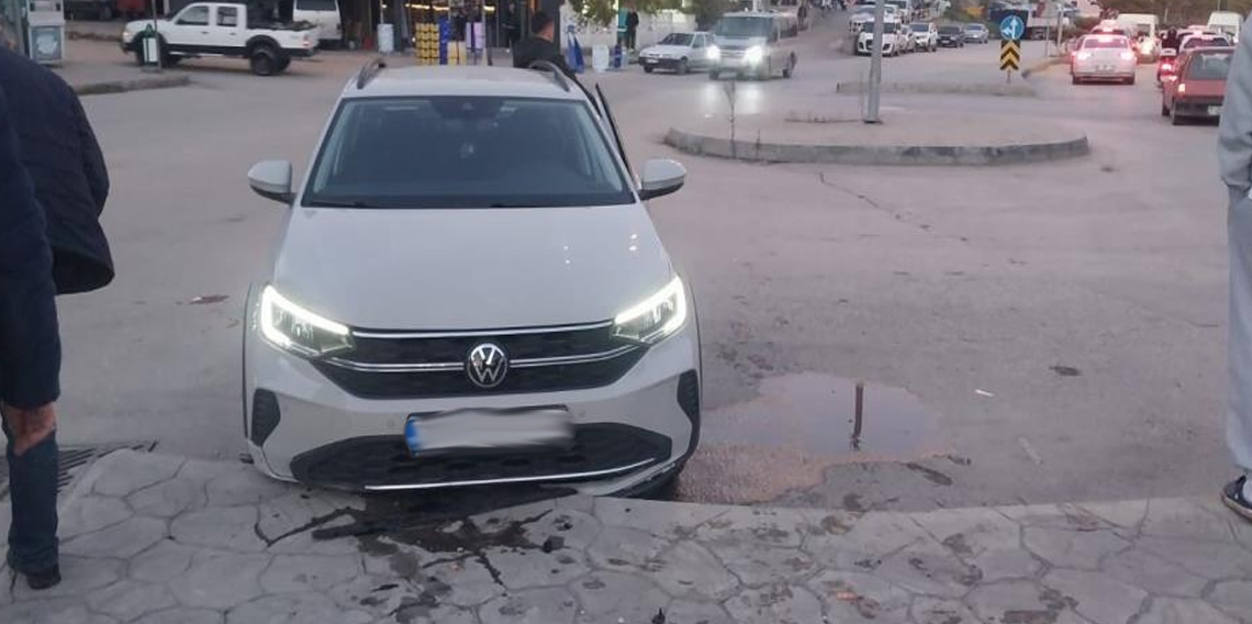 Otomobilin çarptığı yaya yaralandı