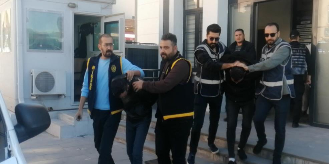 Yaşlı çifti dolandıran sahte polisler tutuklandı