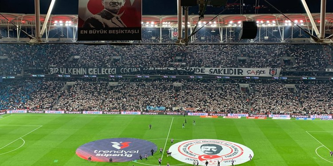 Beşiktaş taraftarından Filistin ve Ahmet Minguzzi’ye destek!