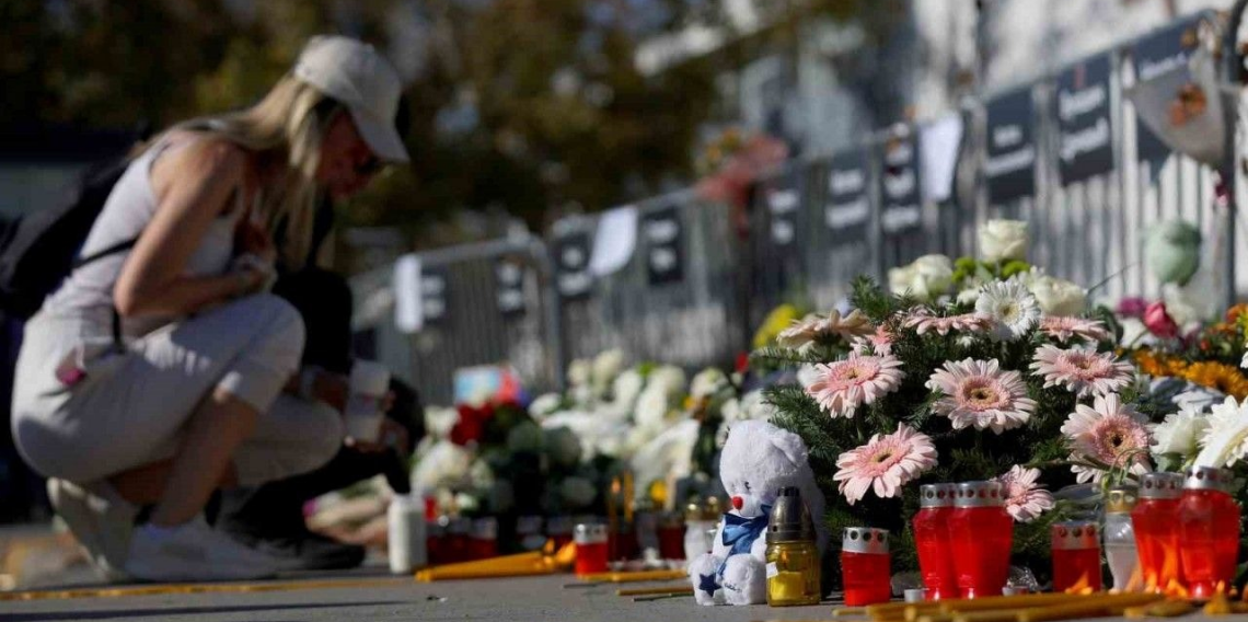 Sırbistan’da binlerce protestocu, tren istasyonu faciasının yıldönümde Novi Sad’da bir araya geldi