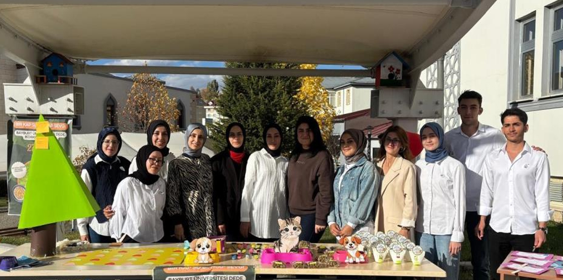 Üniversite öğrencilerinden 'Bir Kap Su, Bir Kap Sevgi' farkındalık etkinliği