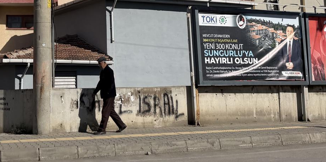  TOKİ konutları için bilboardlı teşekkür