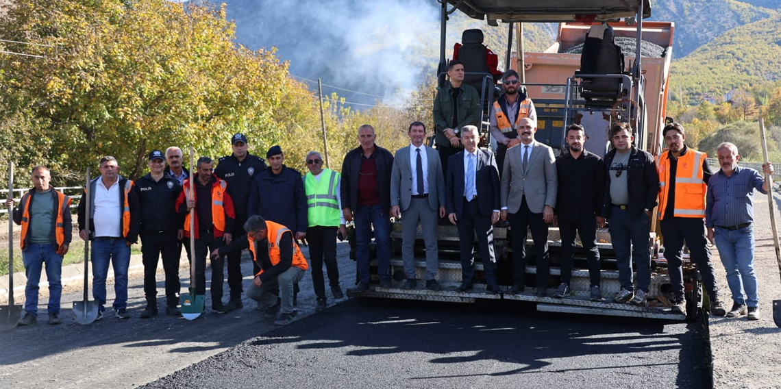 Vali Ergün Ardanuç’ta asfaltlama çalışmalarını yerinde inceledi