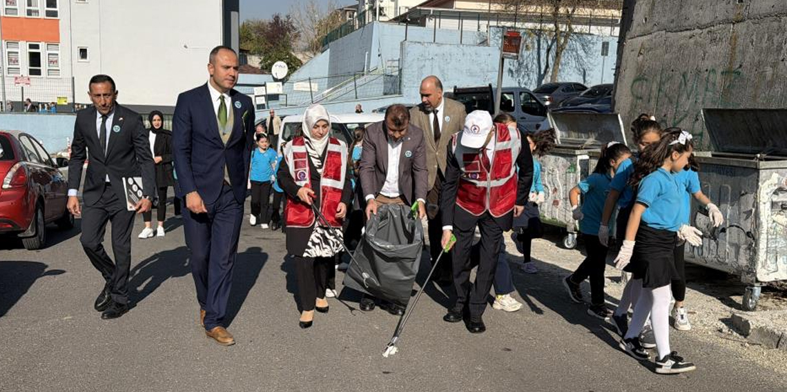 Öğrenciler hem eğlendi hem temizlik yaptı