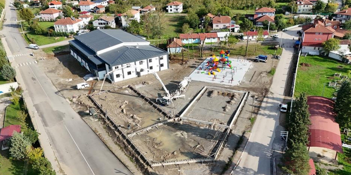 Gençlik merkezi ve futbol sahasında incelemelerde bulunuldu