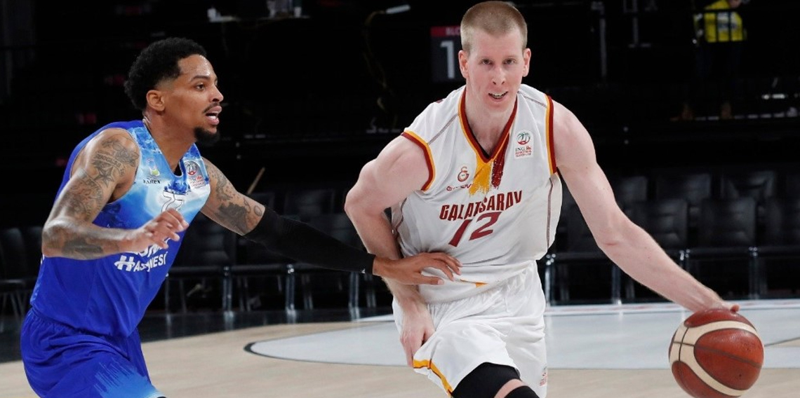 Galatasaray zorlandı ama kazanmayı bildi!