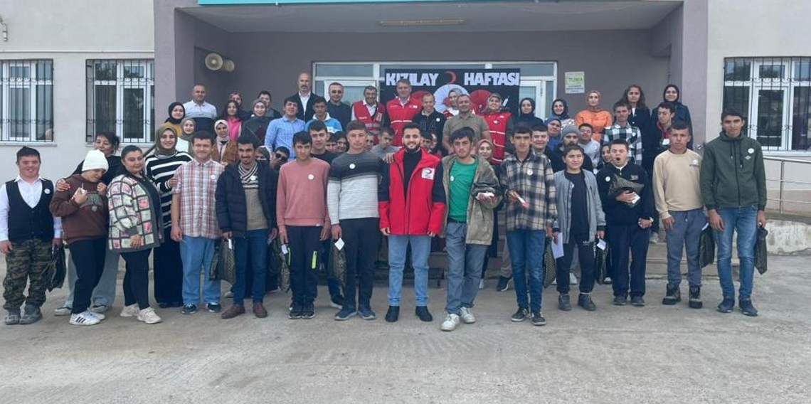 Kızılay Haftası'nda özel öğrencilere moral