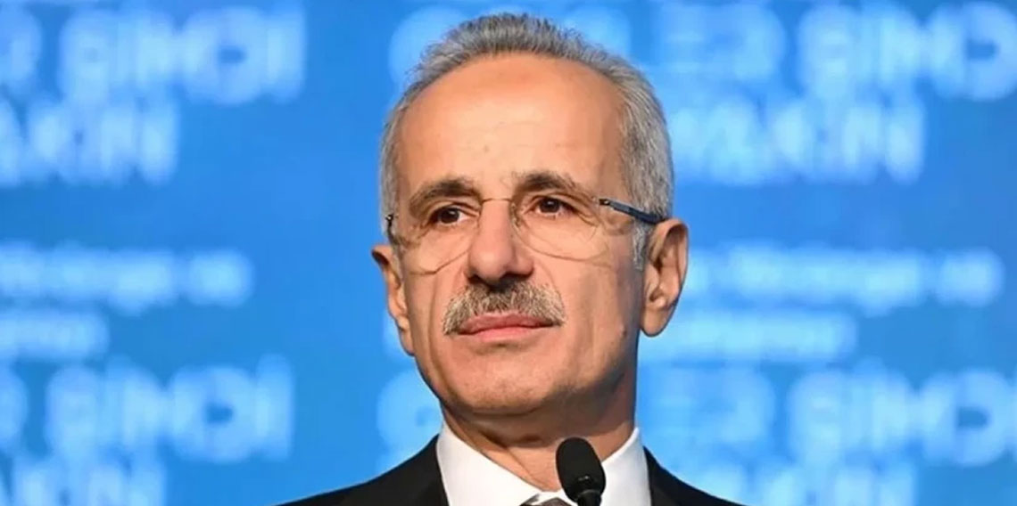 Bakan Uraloğlu yanıtladı: Gebze'deki bina 'metro' yüzünden mi çöktü?