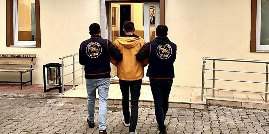 15 yıl hapis cezasıyla aranan şahıs jandarmaya yakalandı