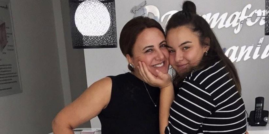 Genç kıza, öldürülen annesini ölümle tehditten 2 yıl 6 ay hapis